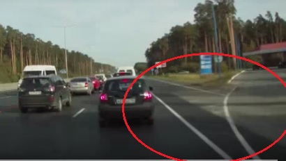 Водитель Mercedes Gelandewagen, сбивший пешехода на Кольцовском тракте, избежал наказания.
