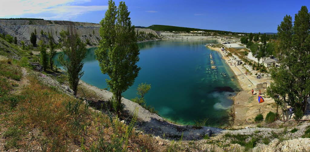Лазурное озеро в Крыму