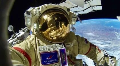 Самое фантастическое селфи на данный момент - снимок самарского космонавта  в открытом космосе.