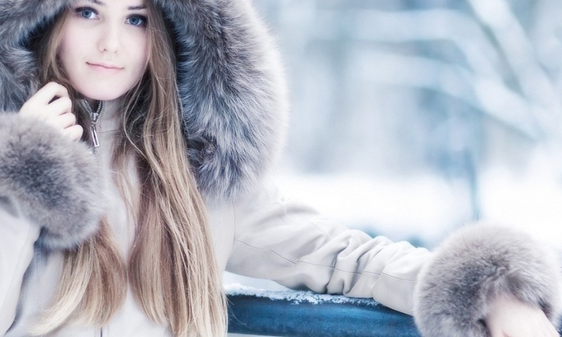  красивых девушек зимой
