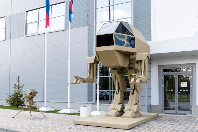«Калашников» показал прототип прямоходящего робота по имени "Игорёк"
