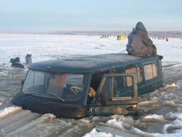 А ты любишь зимнюю рыбалку? Тогда смотри