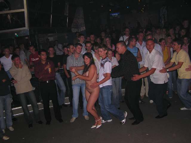 Очередные фото омских жесть-вечеринок в Атлантиде