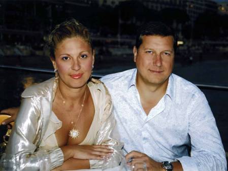 Самая богатая жена российского чиновника сбежала из страны после ареста ее мужа