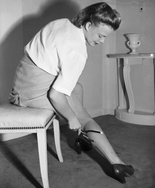 Почему женщины начали брить ноги и подмышки