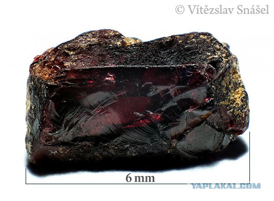 Пейнит - один из самых редких минералов в мире