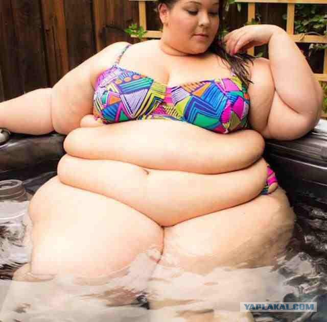 Толстушка с большими сиськами в ванной фото