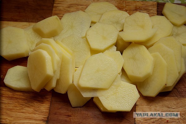 Говядина запеченная в духовке, в фольге, С помидорами, луком и картошкой