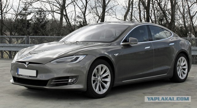 Полицейские Калифорнии в течение 7 минут пытались остановить Tesla с заснувшим за рулем водителем