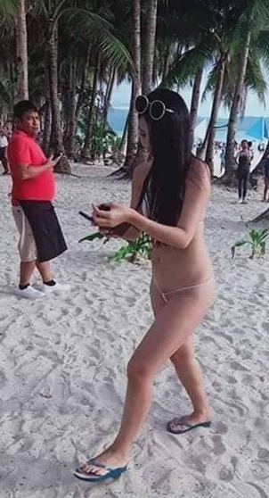Туристку оштрафовали на пляже за слишком откровенное бикини