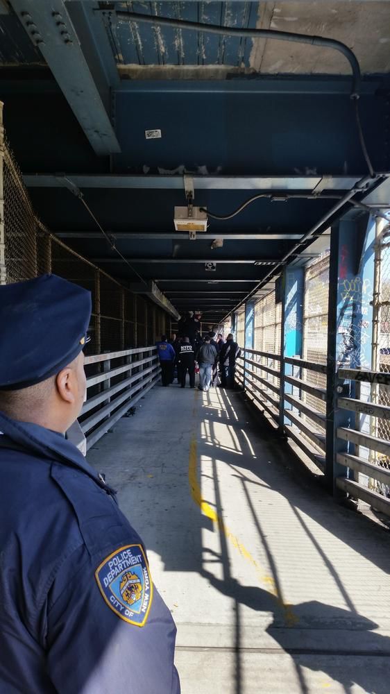 Находка полицейских в Манхэттенском мосту