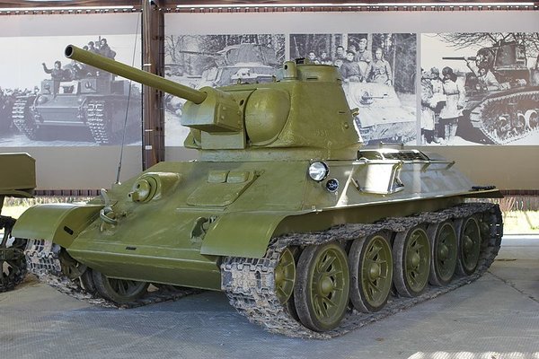 Подбил 52 немецких танка всего за 3 месяца боев. История танкового аса Дмитрия Лавриненко.