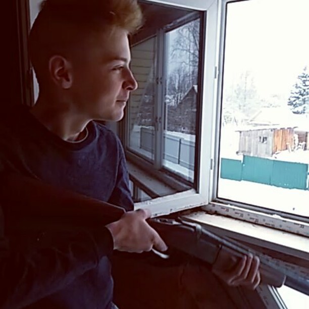 В Псковской области СОБР окружил дом, из которого подростки стреляли по полиции