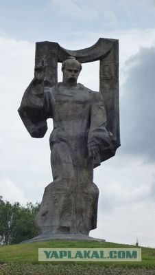 Курьезные памятники Украины