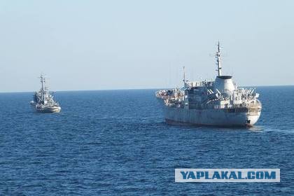 Корабли ВМС Украины вошли в исключительную экономическую зону России