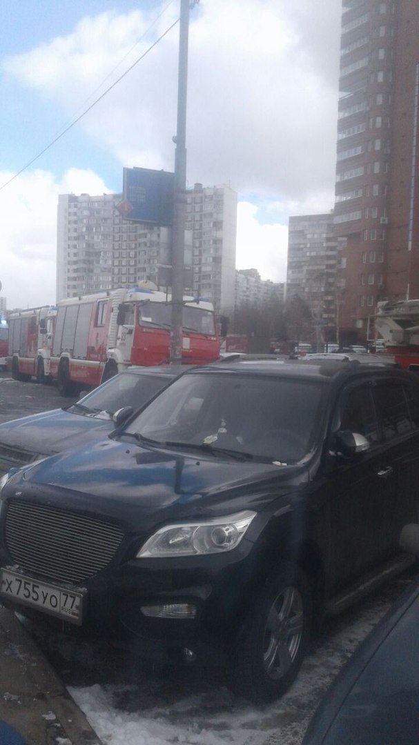 Сообщается о возгорании в ТЦ на севере Москвы