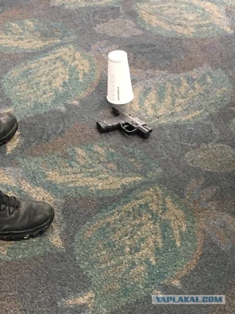 В аэропорту Флориды неизвестный открыл стрельбу, 5 человек убиты