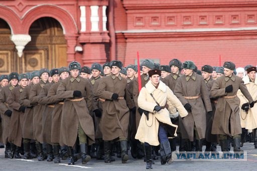 В Москве прошел торжественный марш в честь парада 7 ноября 1941 года