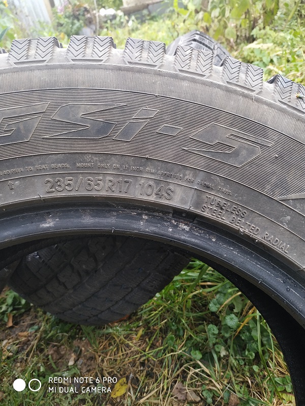 Продам зимнюю резину TOYO 235/65 R 17