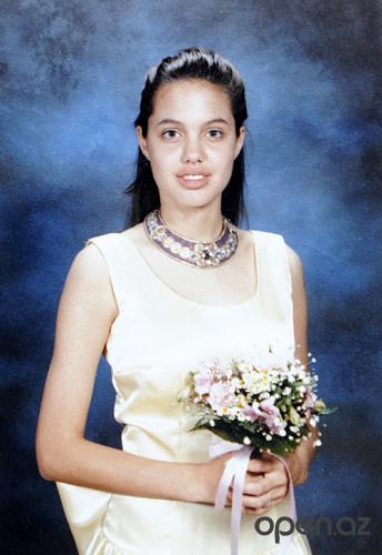 Анджелина Джоли на школьном выпускном