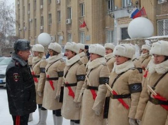 Регулировщицы военных лет на улицах Волгограда