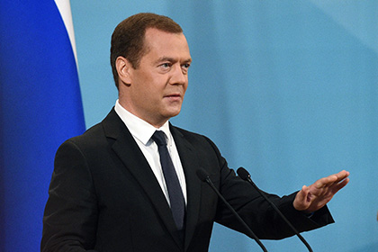 Медведев отказался понижать температуру воды