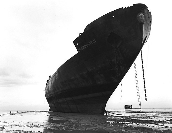 Спущен на воду российский ледокол "Владивосток"