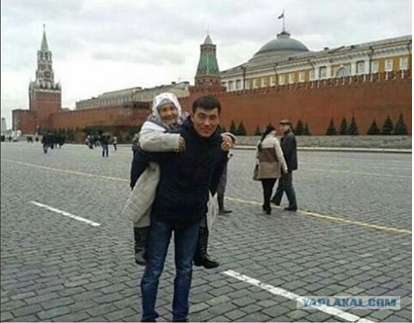 Парень из Бишкека растрогал соцсети, исполнив мечту старенькой бабушки