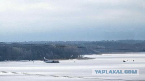 В Таллинне на водозаборное озеро сел самолет
