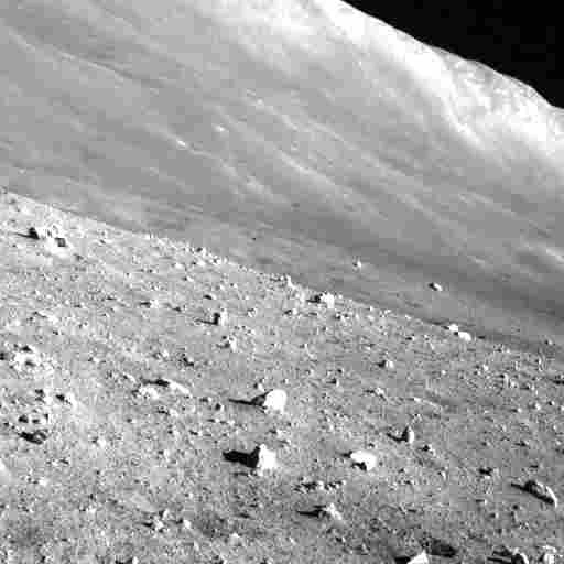 Первый японский модуль пережил лунную ночь и прислал фотографию