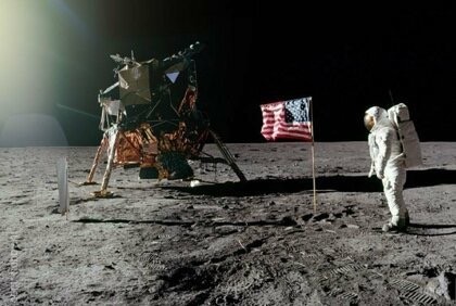 США потребовали от России прекратить опровергать факт их высадки на Луну