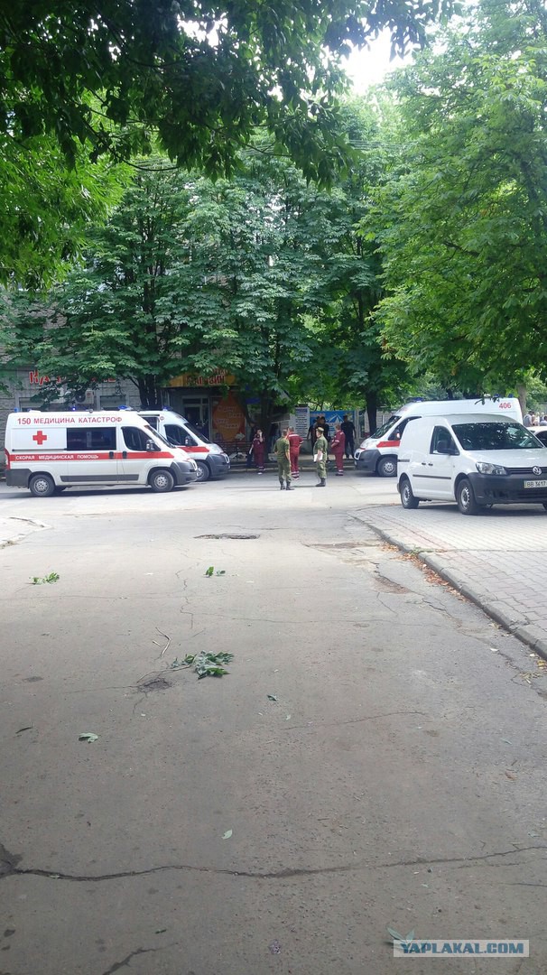 В центре Луганска прогремело два взрыва