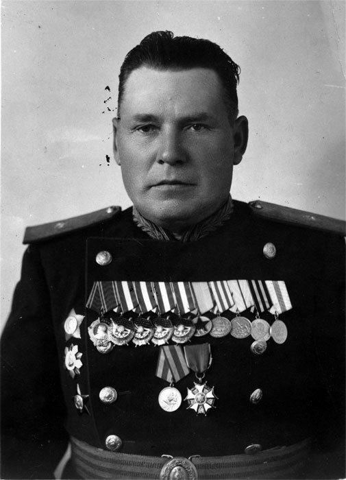 Фотографии советских офицеров   из частных зарубежных коллекций.
