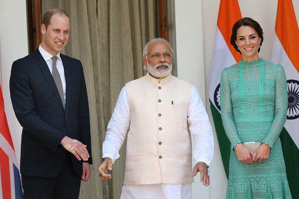 Рука принца Уильяма после рукопожатия с премьер-министром Индии.