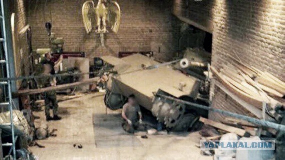 Дедушка хранил танк "Пантера" , торпеду и 88-миллиметровое зенитное орудие у себя в подвале