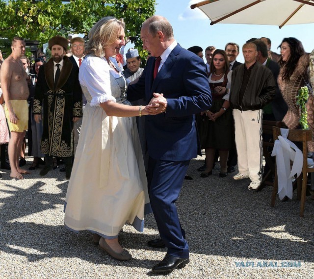 Стала известна стоимость поездки кубанских казаков на свадьбу с Путиным в Австрию