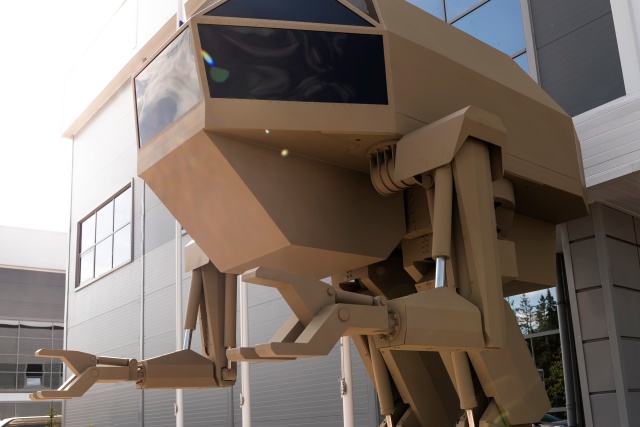«Калашников» показал прототип прямоходящего робота по имени "Игорёк"