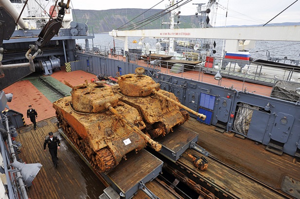 Два американских танка "Шерман" подняли водолазы Северного Флота со дна Баренцева моря