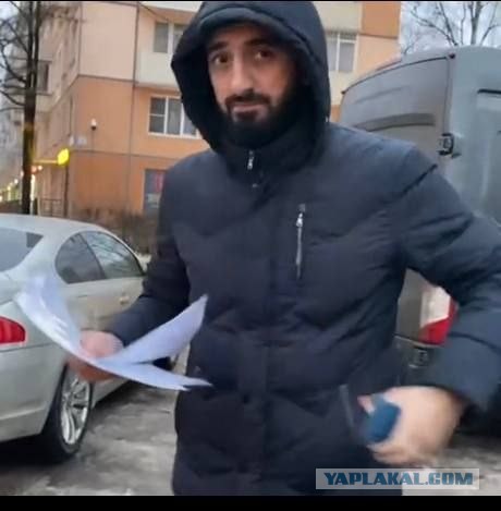 Азербайджанцы напали с ножом, защищая нелегальный ларек