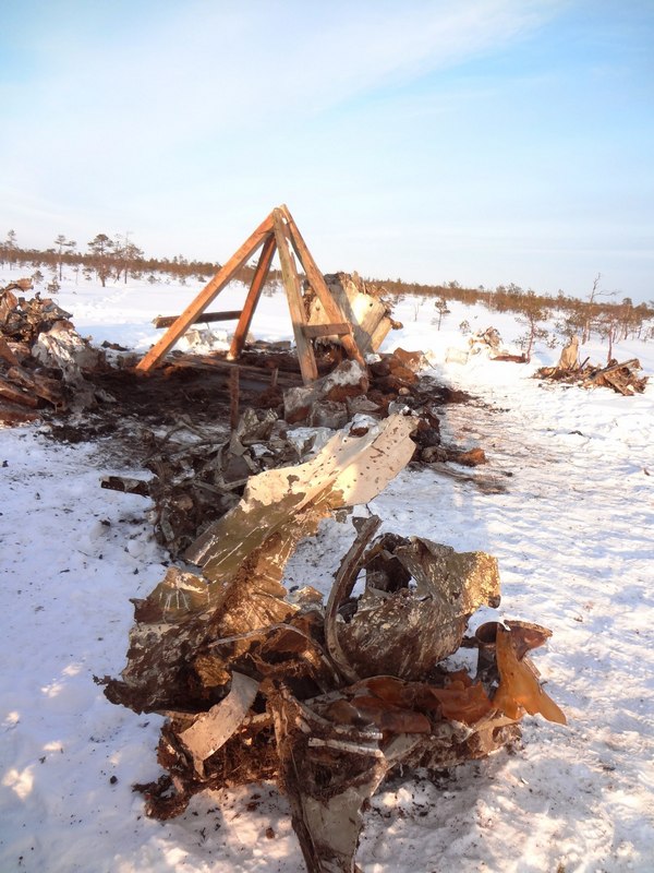 Подъем поисковиками советского самолета ДБ-3 из болота