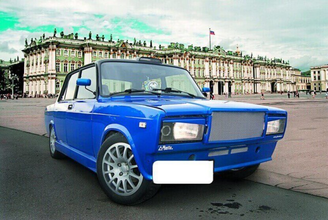 В Чечне ЗИЛ-130 превратили в стильный хот-род с V8 от W220