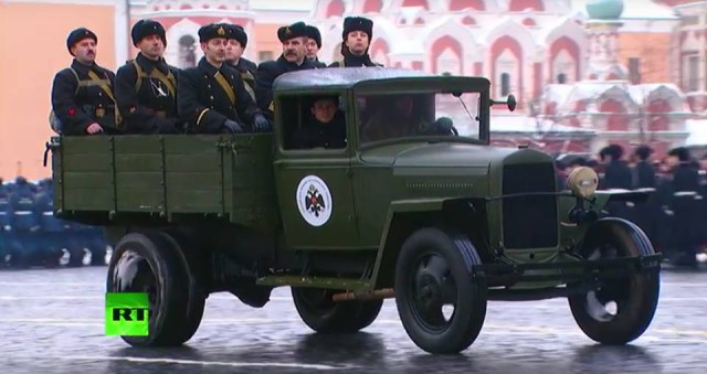 В Москве прошел торжественный марш в честь парада 7 ноября 1941 года