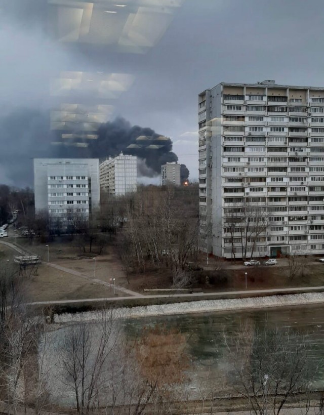 Крупный пожар возле Варшавского шоссе в Москве.