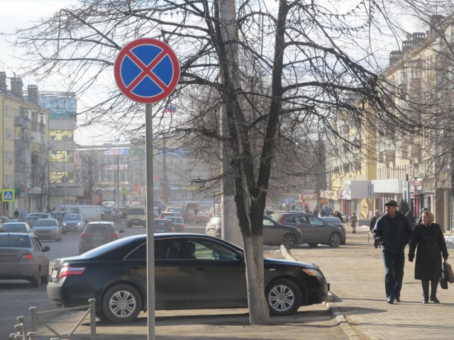 Про новогодние подарки москвичам.