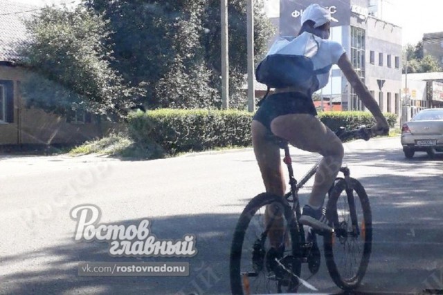 Велосипедистка спровоцировала пробку в Ростове-на-Дону