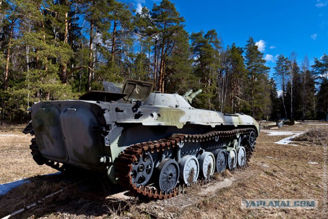 Брошенная военная техника под Москвой