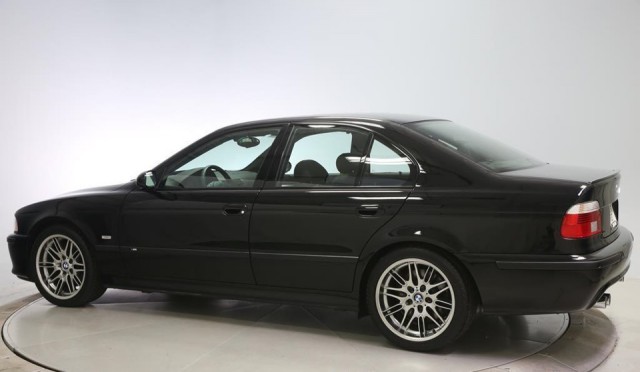 Капсула времени: BMW M5 E39 2003-го года с пробегом 309 миль