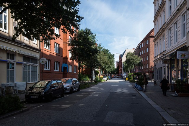 Гамбург: бомжи, секс-шопы и самый скандальный долгострой Германии