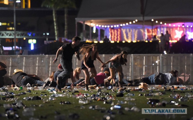 Неизвестный расстрелял прохожих у казино в Лас-Вегасе
