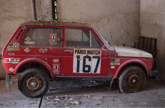 На аукцион выставили уникальную "дакаровскую" Lada Niva 1979